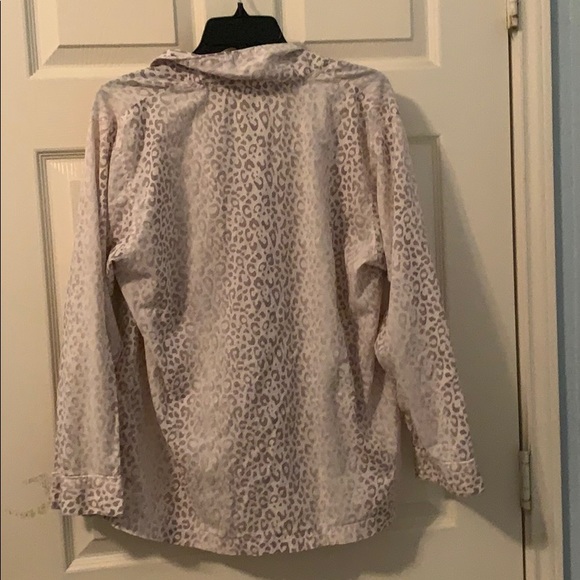 🌟SALE🌟 Victoria’s Secret Cheetah Pattern Pajamas - Picture 4 of 4